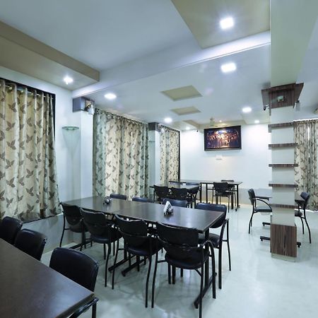 Oyo 4198 Hotel Shri Sai Murli Širdi Exteriér fotografie
