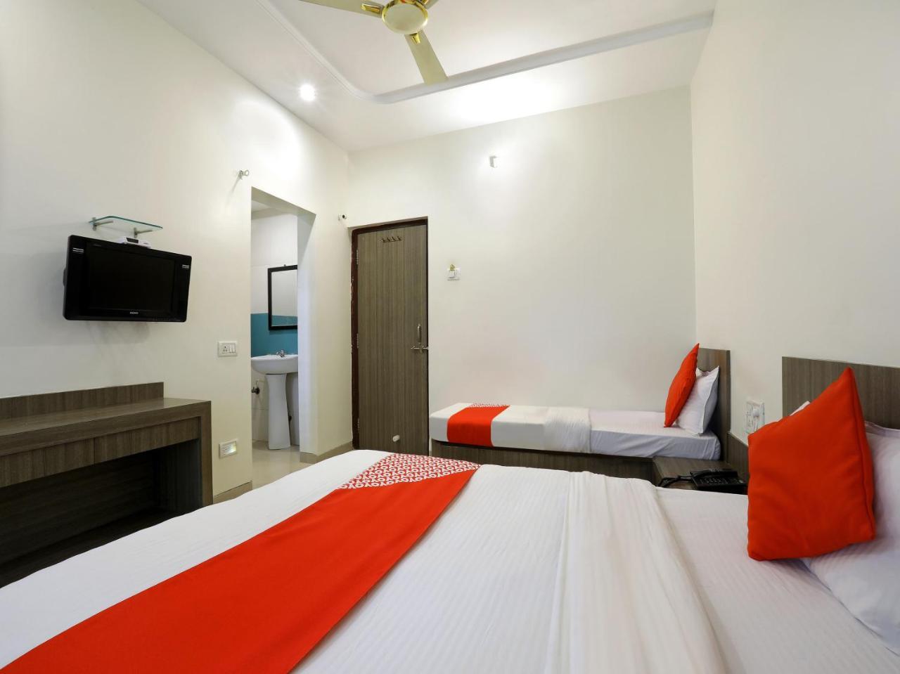 Oyo 4198 Hotel Shri Sai Murli Širdi Exteriér fotografie