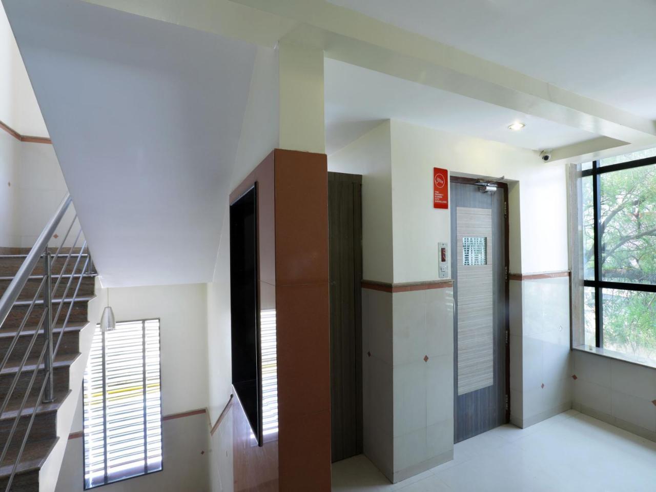Oyo 4198 Hotel Shri Sai Murli Širdi Exteriér fotografie