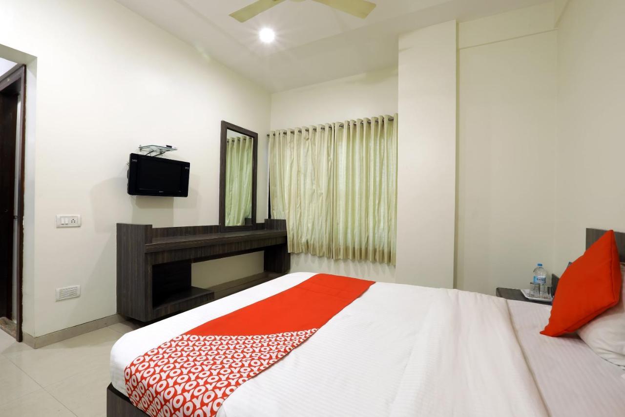 Oyo 4198 Hotel Shri Sai Murli Širdi Exteriér fotografie